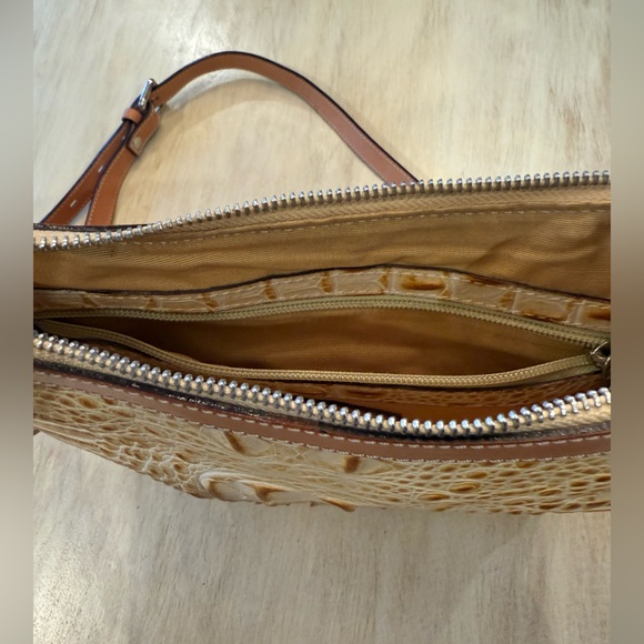 Leather Crossbody with exterior zipper pocket - Picture 7 of 9